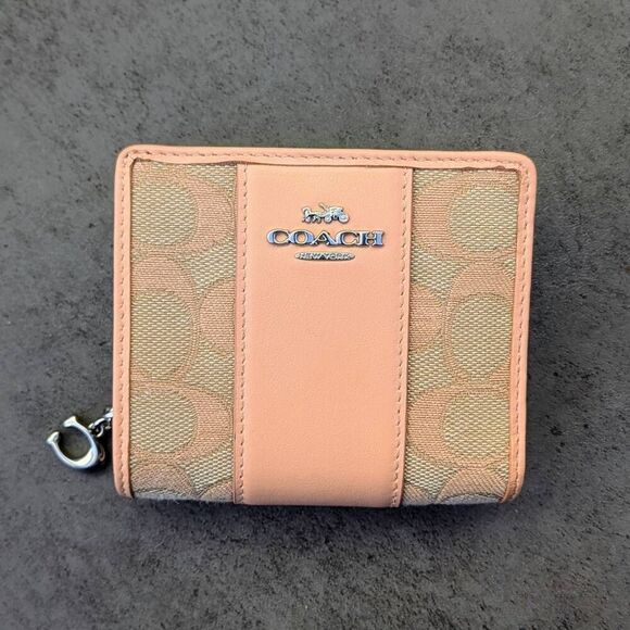 Coach Signature C Jacquard Canvas & Leather Faded Blush Snap Wallet - Picture 1 of 8